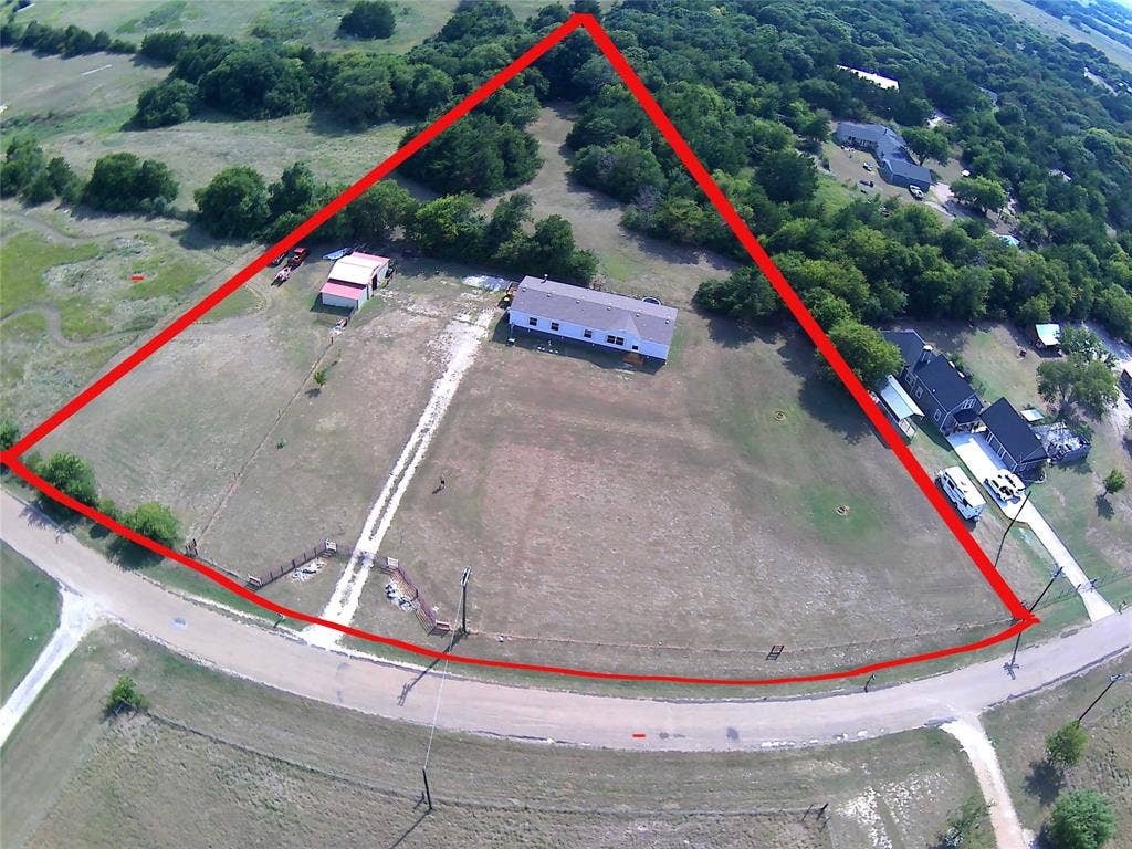 245 Oak Hill Court, Waxahachie, TX 75167 Aerial view of property and surrounding area with property boundaries highlighted