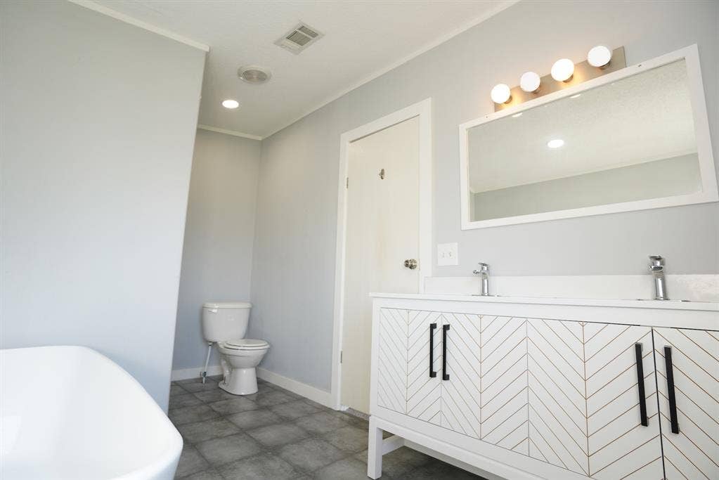 245 Oak Hill Court, Waxahachie, TX 75167 Full bathroom featuring a soaking tub, double vanity, and recessed lighting