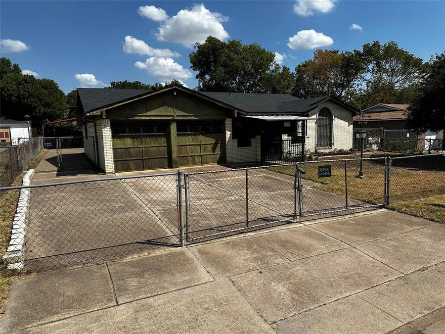 Property photo for 809 Lomo Street, Fort Worth, TX
