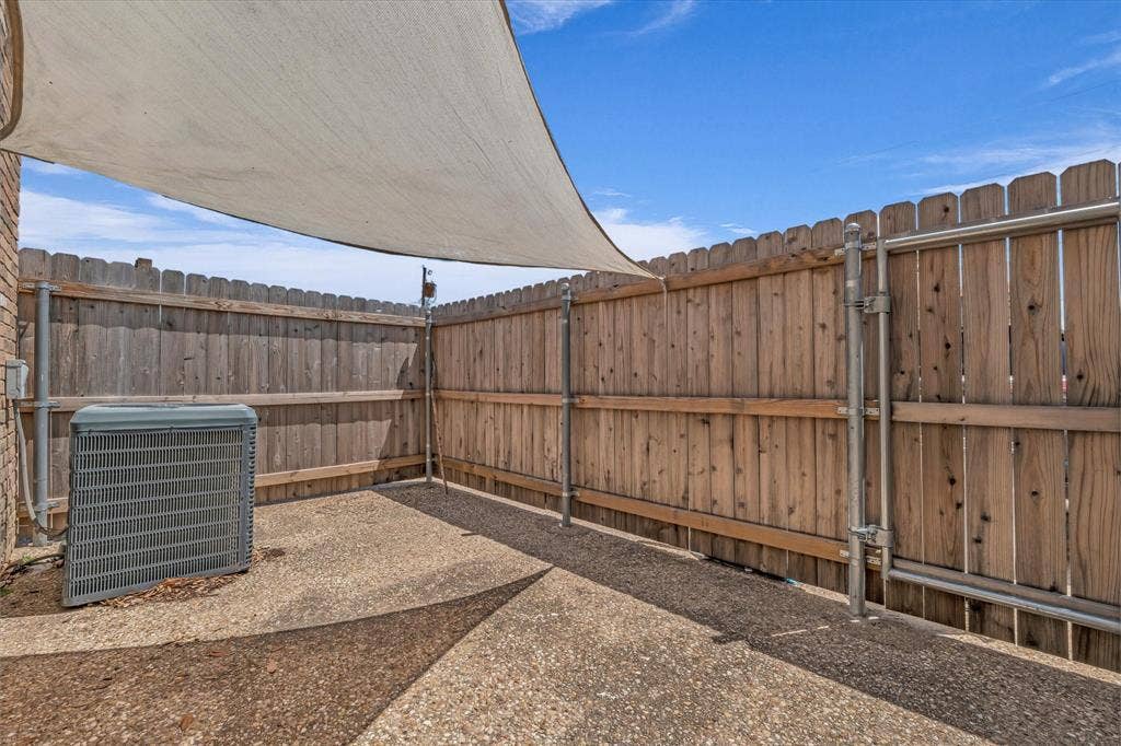 1349 S 11th Street, Waco, TX 76706 View of yard