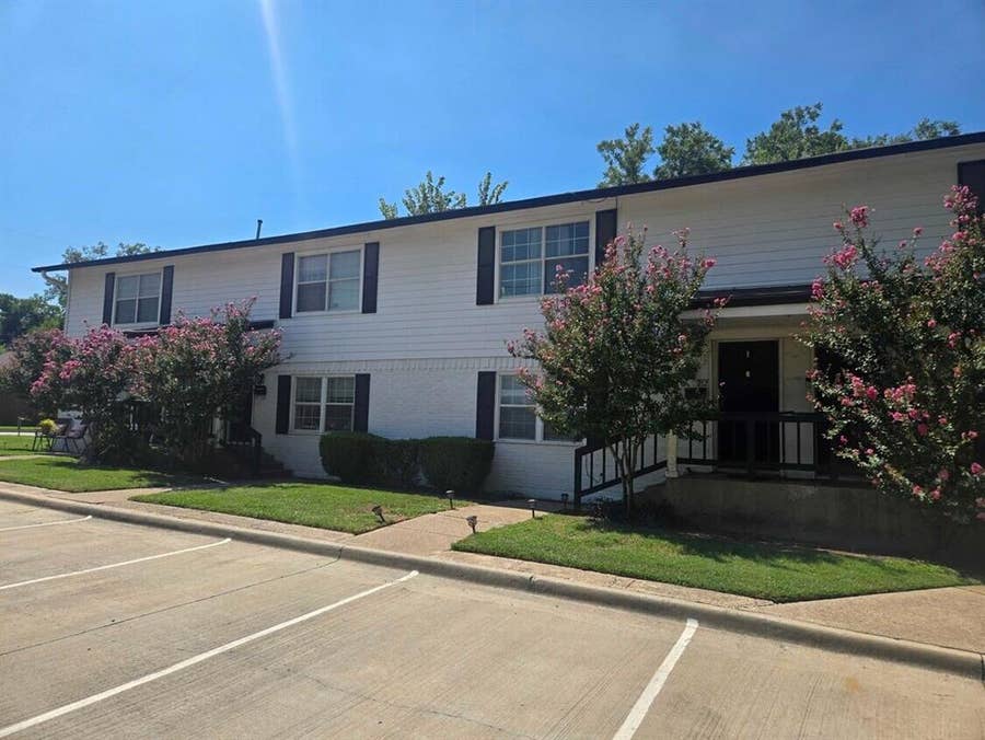 Property photo for 210 Austin Street, Grapevine, TX