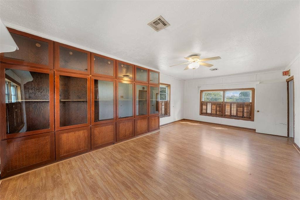 12145 Tree Lake Drive, Waco, TX 76708 Unfurnished room featuring light wood-style flooring, a ceiling fan, and crown molding