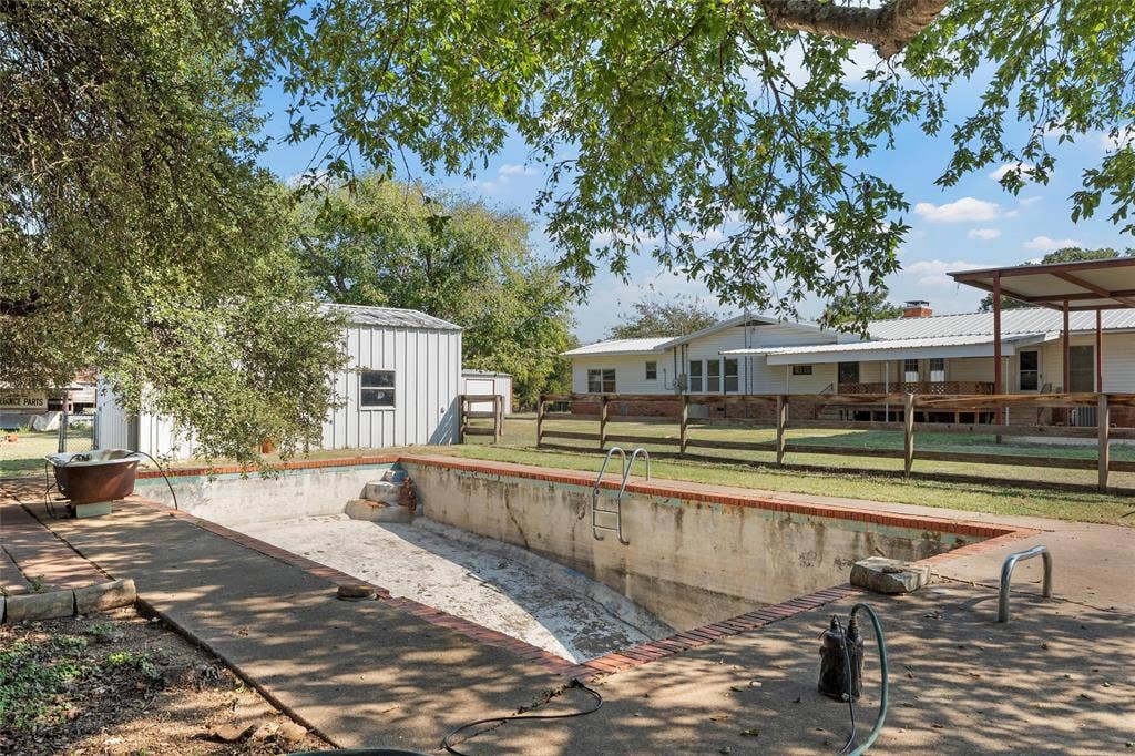 12145 Tree Lake Drive, Waco, TX 76708 View of swimming pool