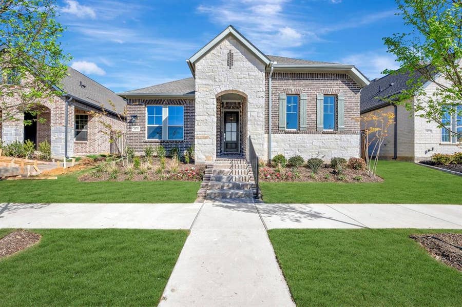 Property photo for 2075 Emerald Grove Drive, Arlington, TX