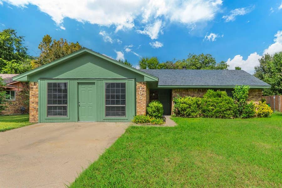 Property photo for 105 Briar Lane, Waxahachie, TX