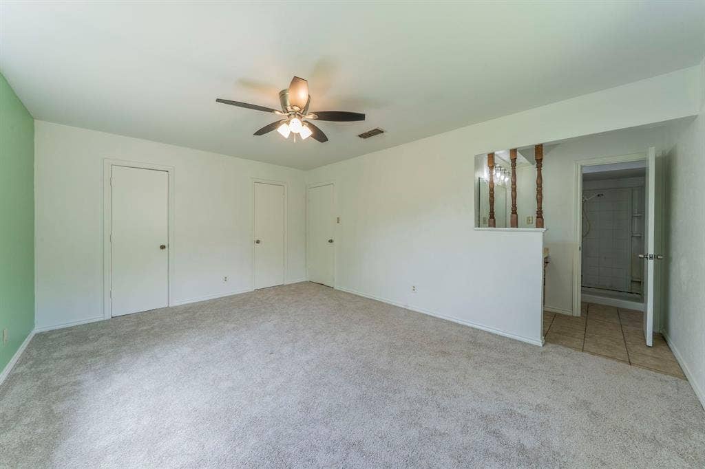 105 Briar Lane, Waxahachie, TX 75165 Unfurnished bedroom featuring light carpet, ensuite bath, and ceiling fan