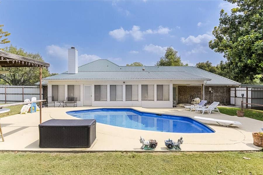 Property photo for 111 Kirk Road, Midlothian, TX