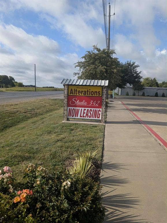 Property photo for 431 N State Highway 342, #C, Red Oak, TX