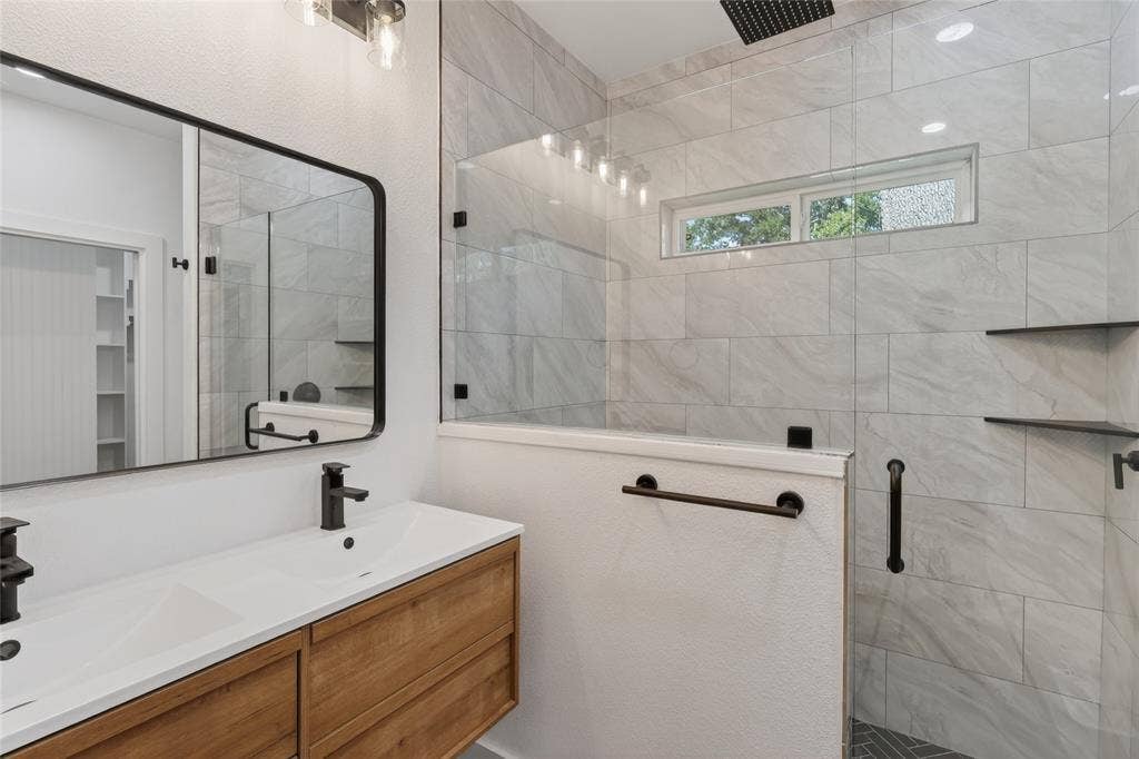 6131 Inca Drive, Enchanted Oaks, TX 75156 6131 Inca Drive, Enchanted Oaks, TX 75156