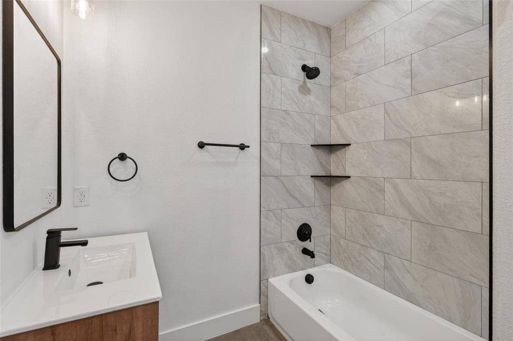 6131 Inca Drive, Enchanted Oaks, TX 75156 6131 Inca Drive, Enchanted Oaks, TX 75156