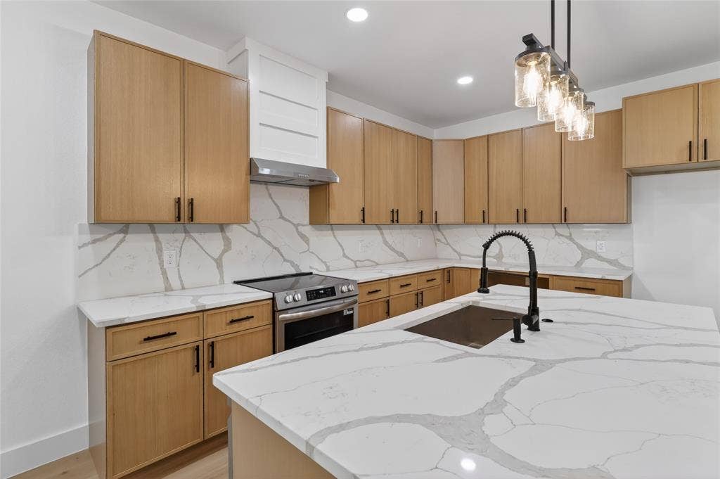 6131 Inca Drive, Enchanted Oaks, TX 75156 6131 Inca Drive, Enchanted Oaks, TX 75156