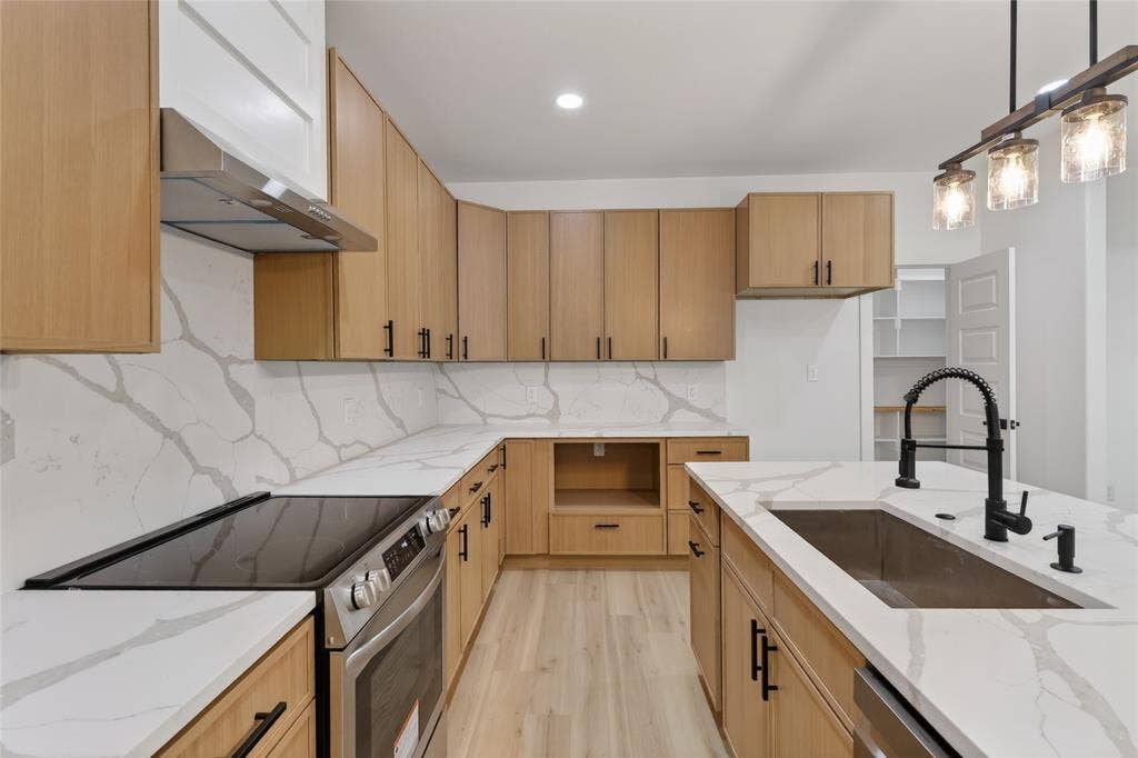 6131 Inca Drive, Enchanted Oaks, TX 75156 6131 Inca Drive, Enchanted Oaks, TX 75156