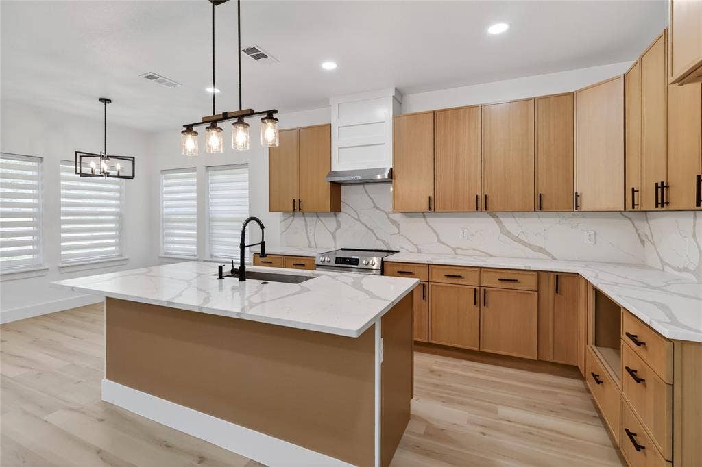 6131 Inca Drive, Enchanted Oaks, TX 75156 6131 Inca Drive, Enchanted Oaks, TX 75156