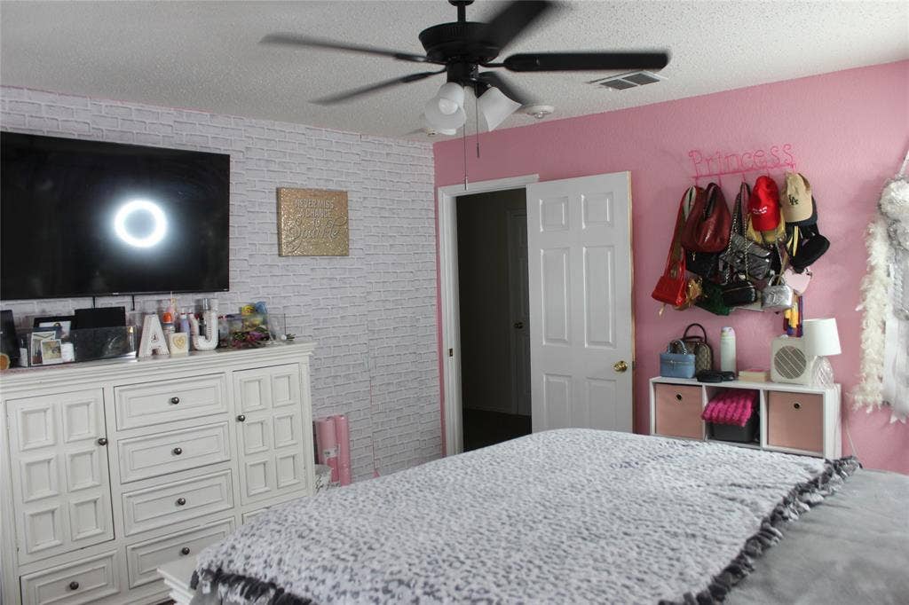 630 Bluechalk Drive, Cedar Hill, TX 75104