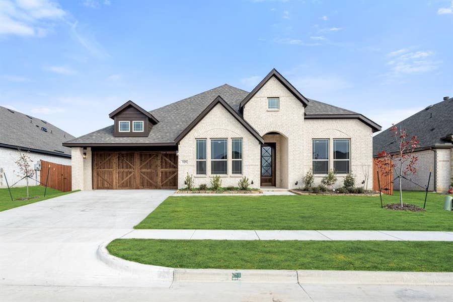Property photo for 529 Sanctuary Drive, Waxahachie, TX