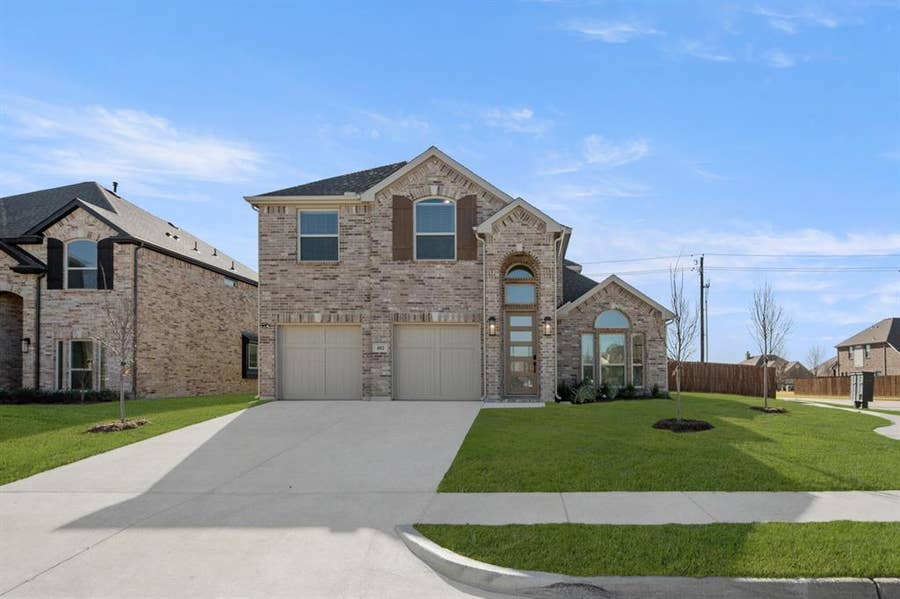 Property photo for 402 Crestview Drive, Midlothian, TX