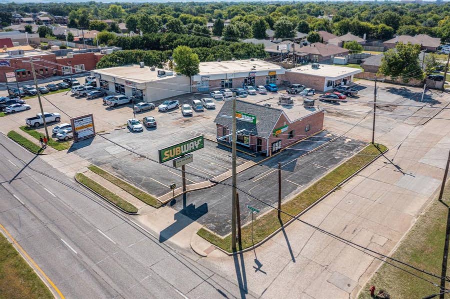 Property photo for 455 W Pioneer Parkway, Grand Prairie, TX