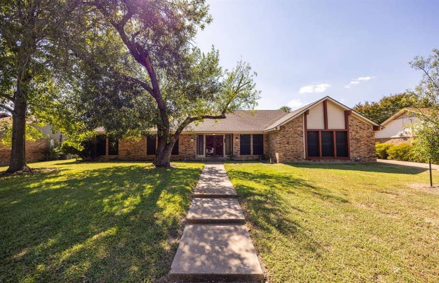 Property photo for 640 Ivy Ann Drive, Woodway, TX