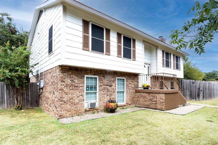 Property photo for 5000 Bama Drive, Arlington, TX