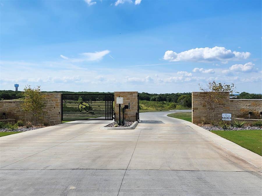 Property photo for 1055 Ranch Vista Road, Granbury, TX