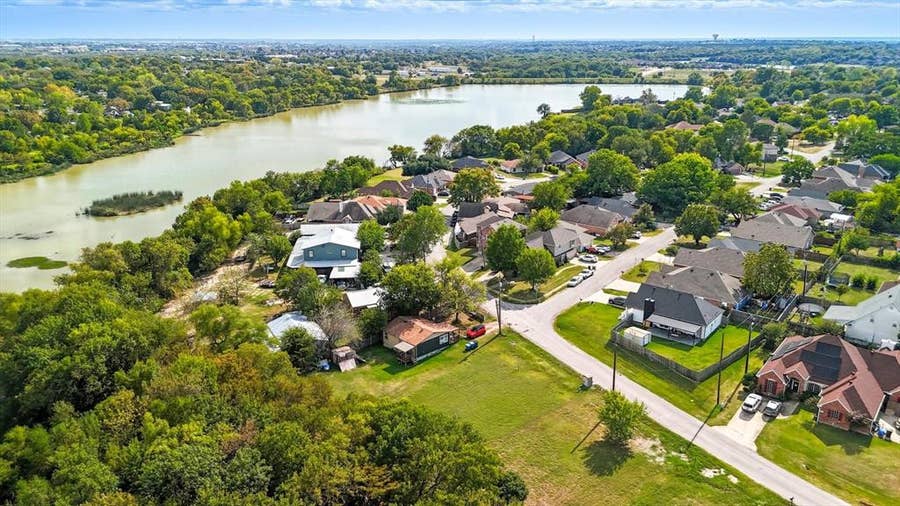 Property photo for 869 Lakeside Drive, Rockwall, TX