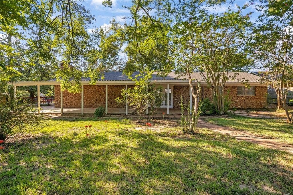 303 Jane Lane, Lindale, TX 75771 303 Jane Lane, Lindale, TX 75771