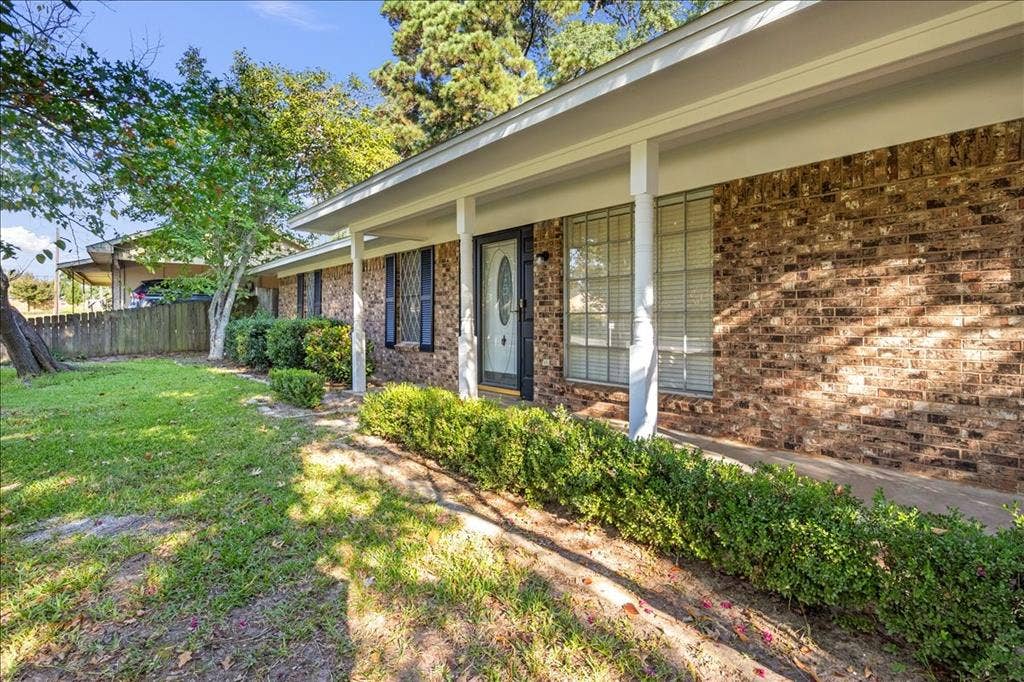 303 Jane Lane, Lindale, TX 75771 303 Jane Lane, Lindale, TX 75771