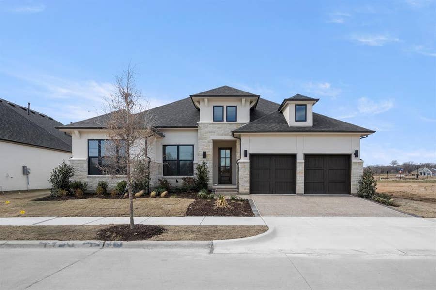Property photo for 4730 Hawthorn Hills, Arlington, TX
