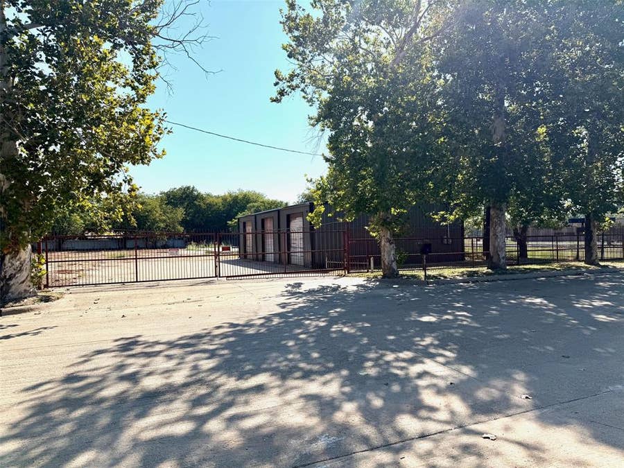 Property photo for 614 N Crockett Street, Granbury, TX