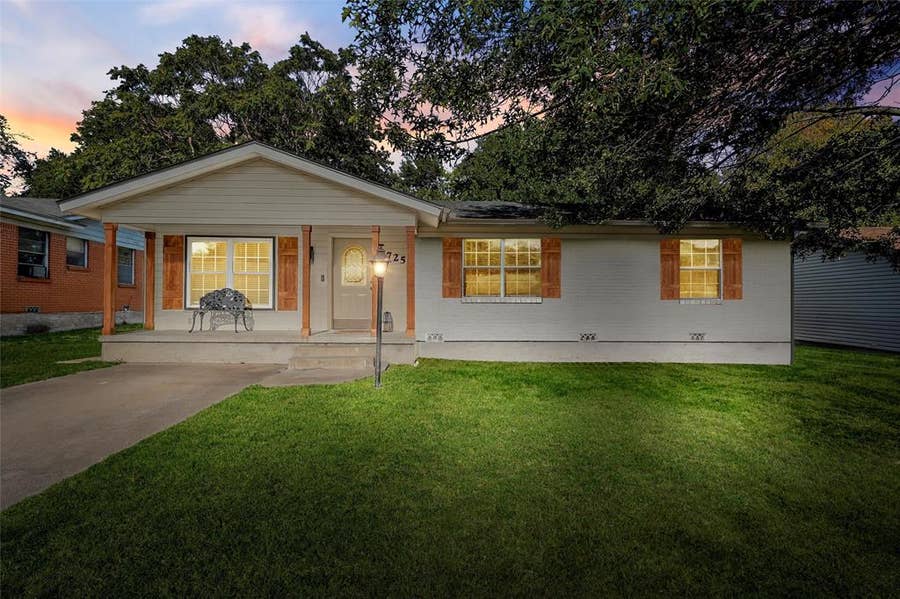 Property photo for 1725 La Porte Drive, Waco, TX