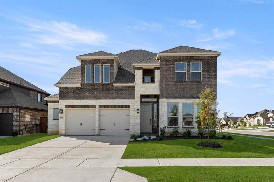 Property photo for 1041 Moss Grove Trail, Justin, TX