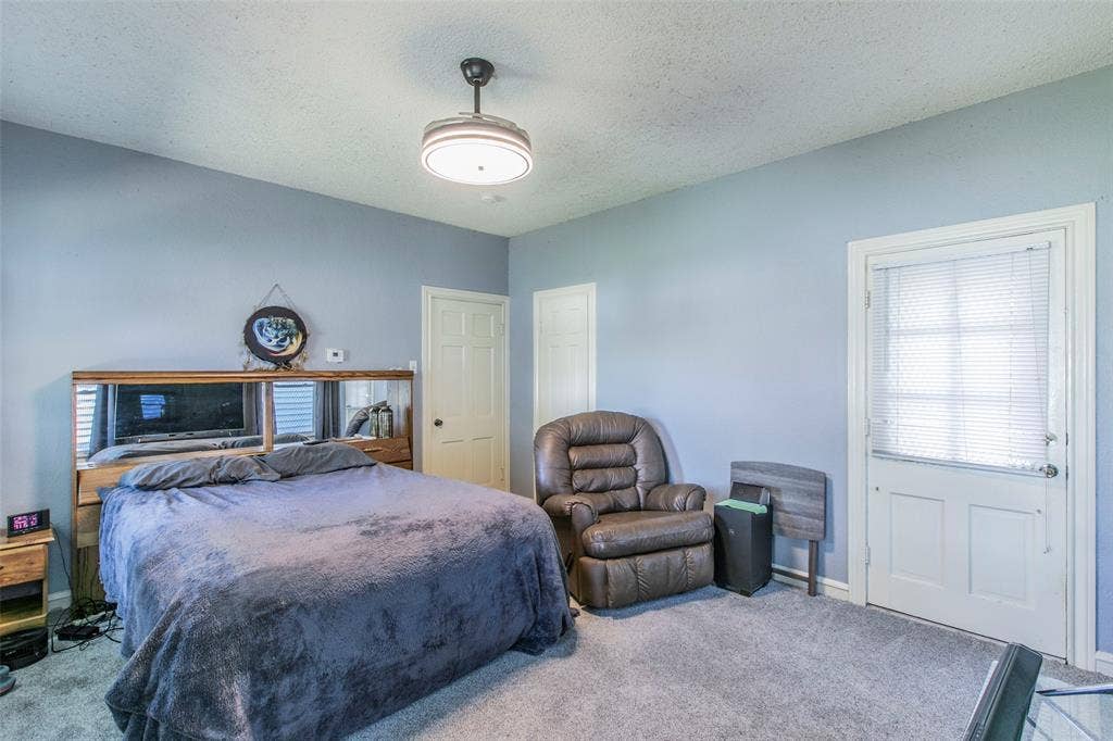2603 Pine Avenue, Waco, TX 76708 Carpeted bedroom with a textured ceiling and baseboards