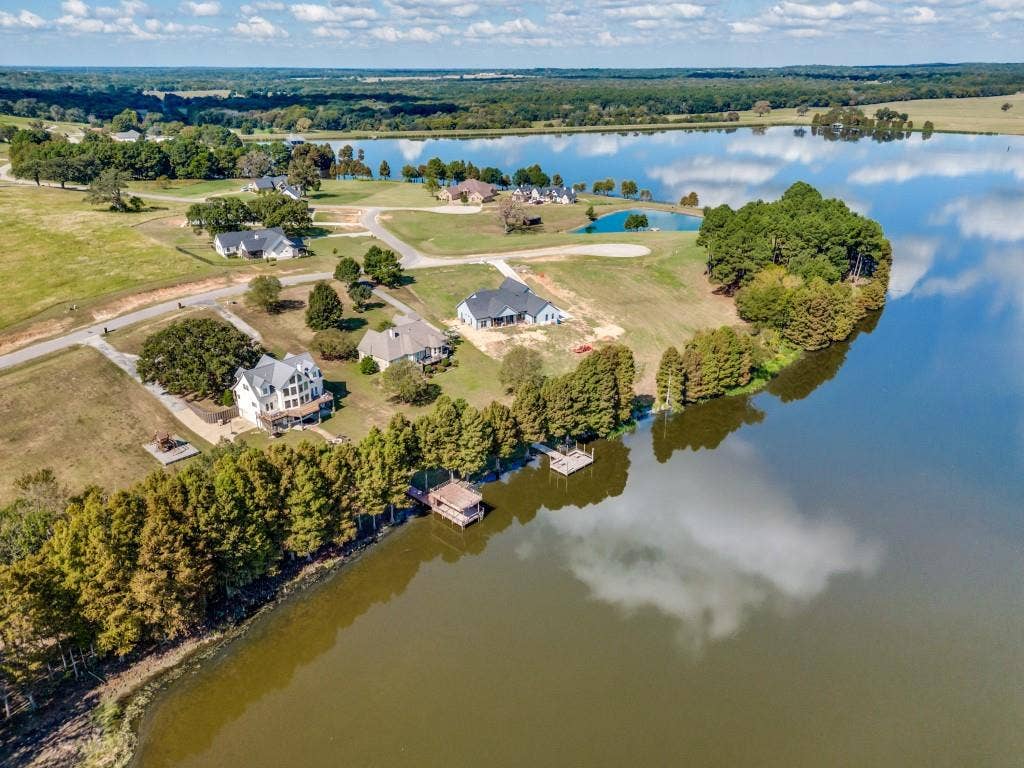 5848 Lago Vista Drive, Athens, TX 75752 5848 Lago Vista Drive, Athens, TX 75752