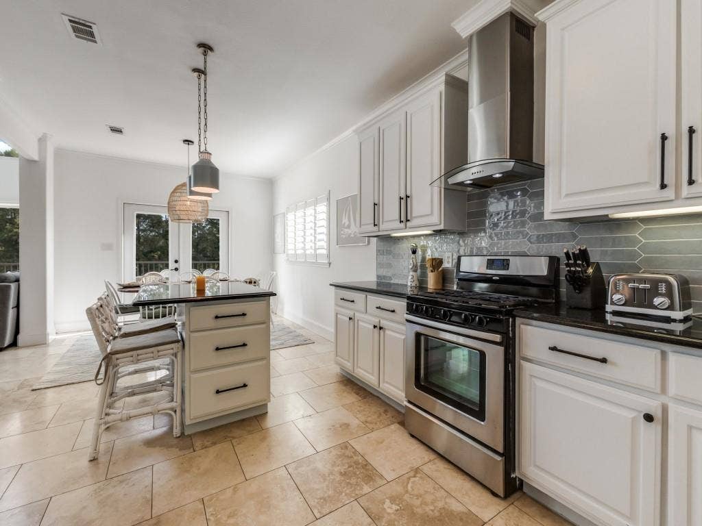 5848 Lago Vista Drive, Athens, TX 75752 5848 Lago Vista Drive, Athens, TX 75752