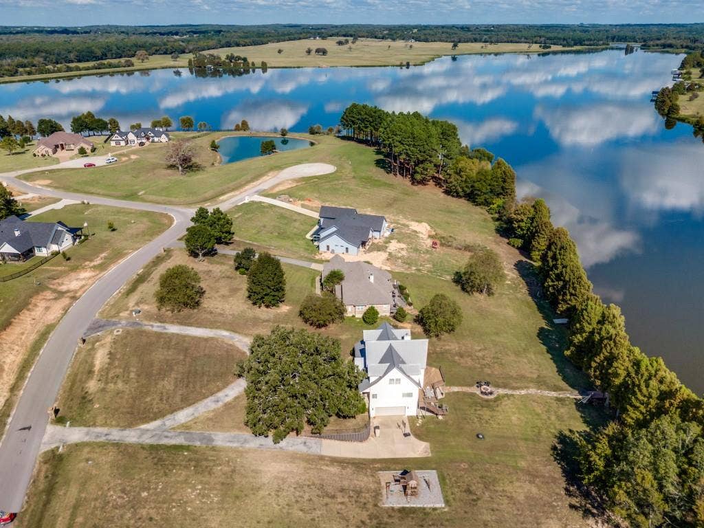 5848 Lago Vista Drive, Athens, TX 75752 5848 Lago Vista Drive, Athens, TX 75752