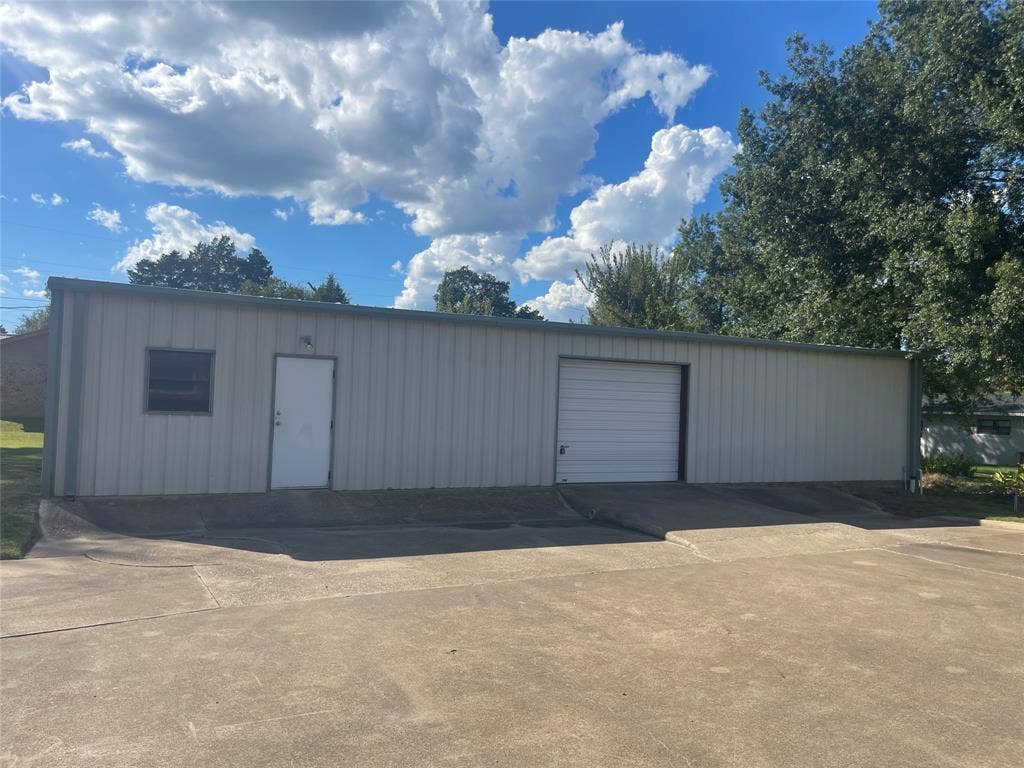 211 Lacosta Street, Athens, TX 75751 211 Lacosta Street, Athens, TX 75751