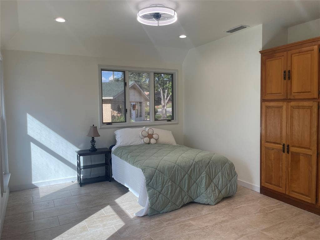 810 Lucas Drive, Athens, TX 75751 810 Lucas Drive, Athens, TX 75751