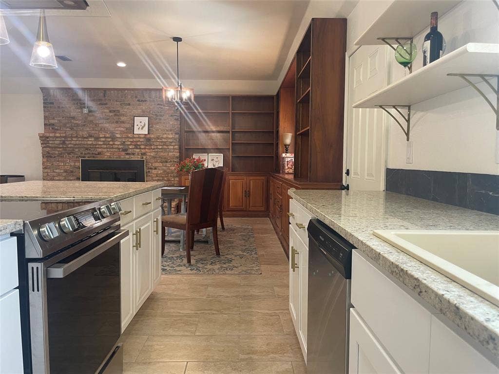 810 Lucas Drive, Athens, TX 75751 810 Lucas Drive, Athens, TX 75751