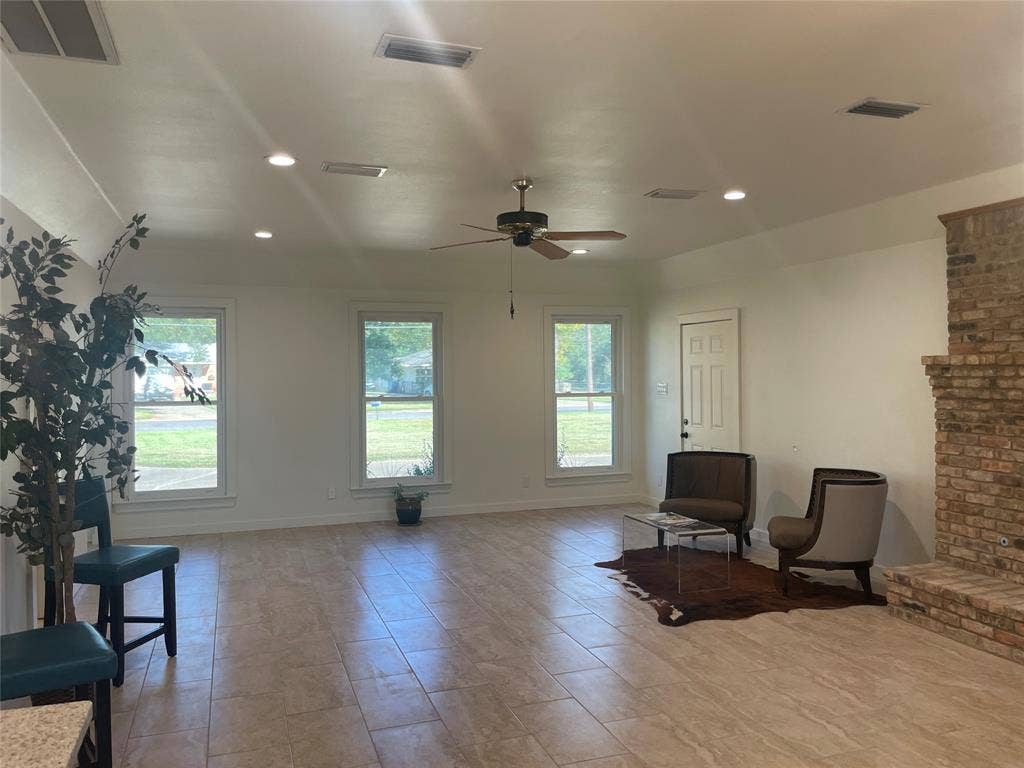 810 Lucas Drive, Athens, TX 75751 810 Lucas Drive, Athens, TX 75751