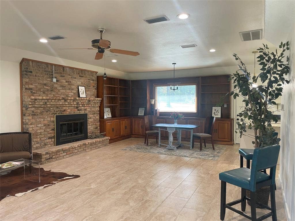 810 Lucas Drive, Athens, TX 75751 810 Lucas Drive, Athens, TX 75751