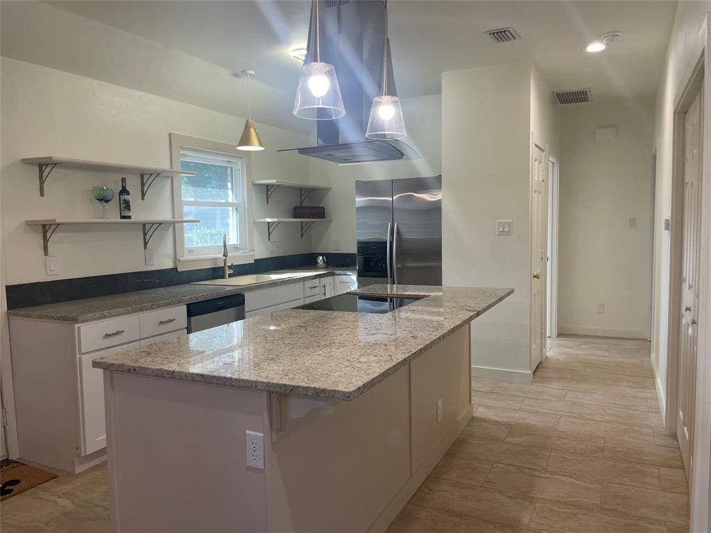 810 Lucas Drive, Athens, TX 75751 810 Lucas Drive, Athens, TX 75751