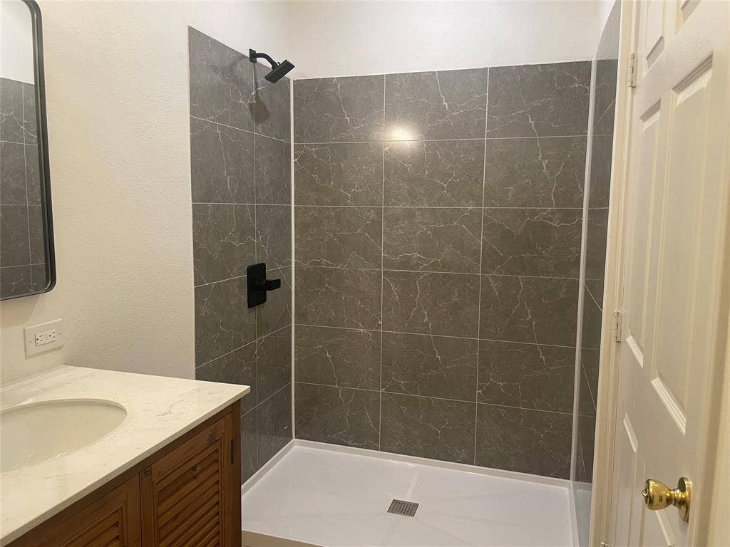 810 Lucas Drive, Athens, TX 75751 810 Lucas Drive, Athens, TX 75751