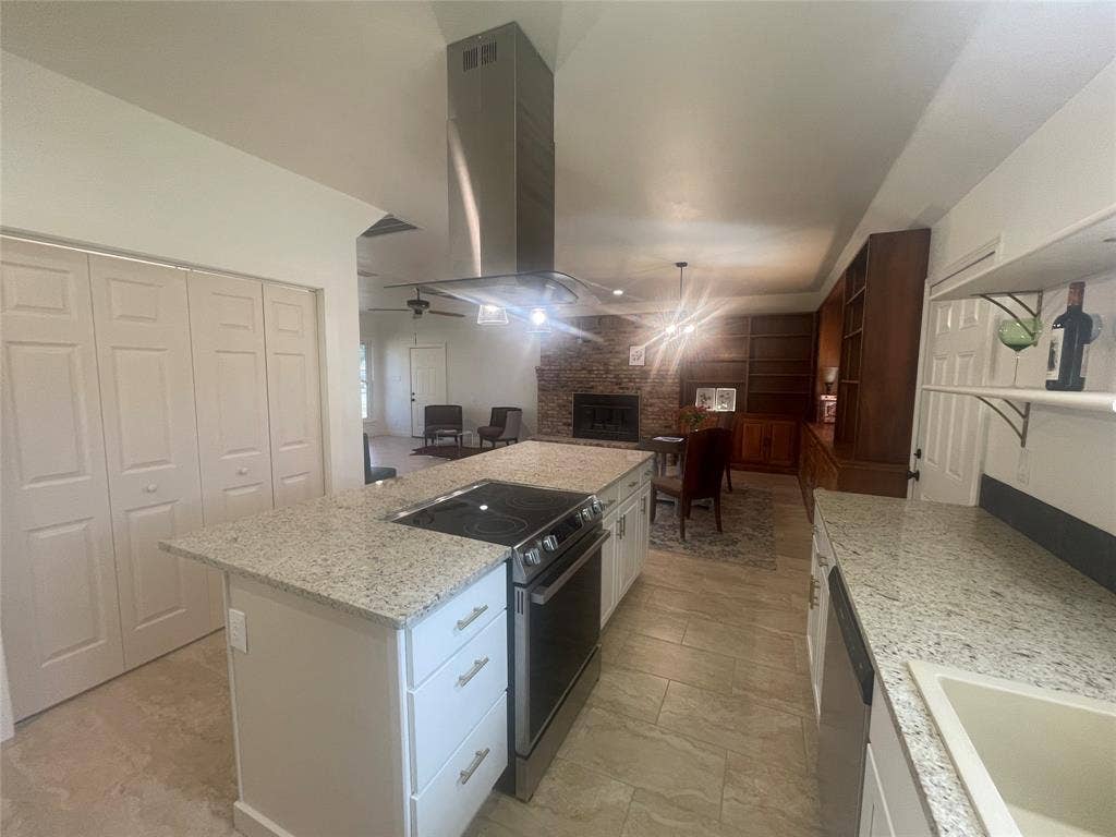 810 Lucas Drive, Athens, TX 75751 810 Lucas Drive, Athens, TX 75751