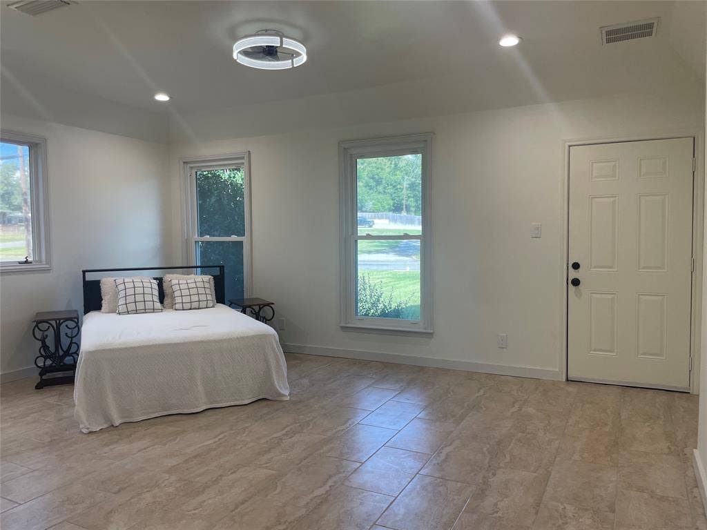 810 Lucas Drive, Athens, TX 75751 810 Lucas Drive, Athens, TX 75751