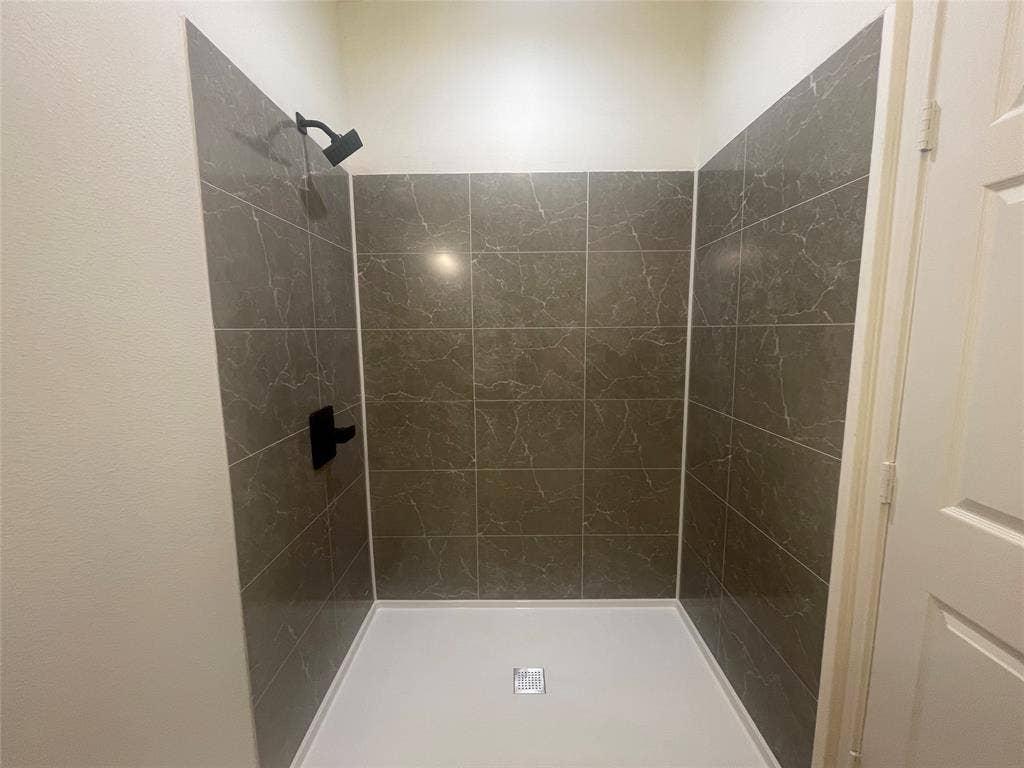 810 Lucas Drive, Athens, TX 75751 810 Lucas Drive, Athens, TX 75751