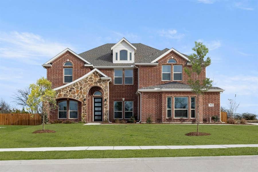 Property photo for 804 S Hidden Lakes Drive, DeSoto, TX