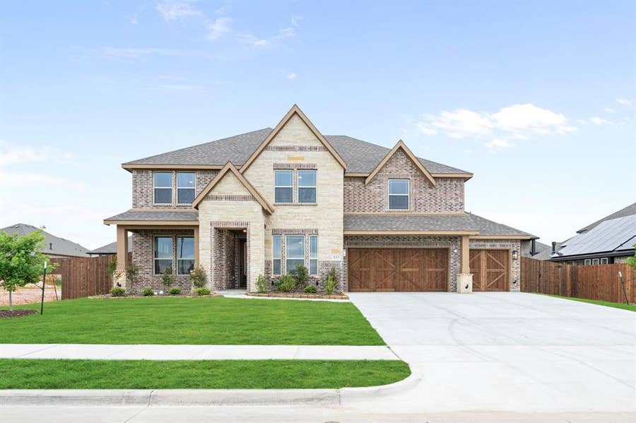 Property photo for 933 Ford Drive, DeSoto, TX