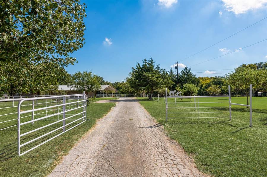 Property photo for 3092 N Trinity Street, Decatur, TX