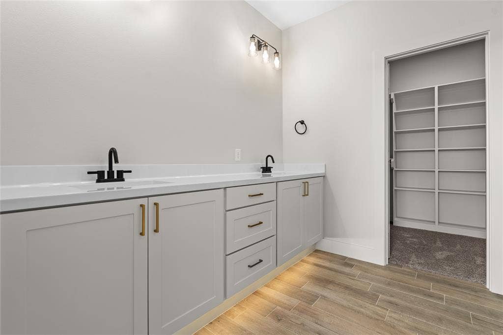16525 Crossing Circle, Lindale, TX 75771 16525 Crossing Circle, Lindale, TX 75771