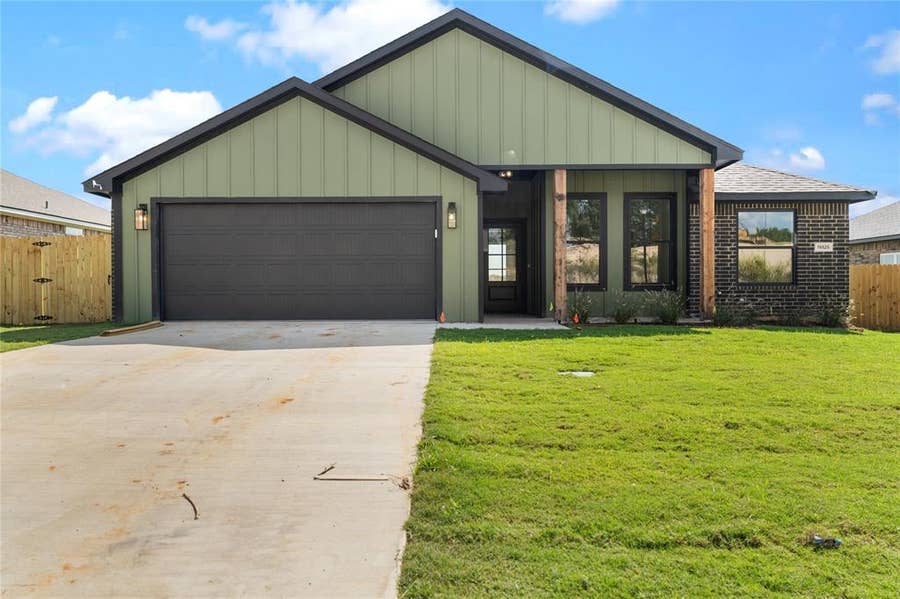 Property photo for 16525 Crossing Circle, Lindale, TX